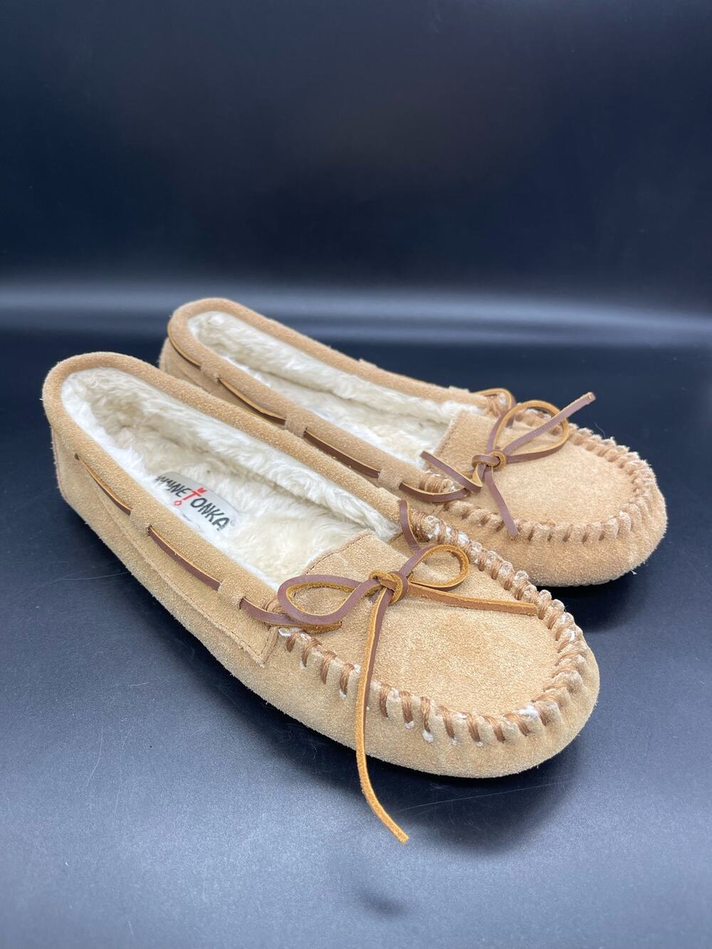Minnetonka Moccasin Women's Tan Leather Faux Fur Lined 4052 Slippers Size 8